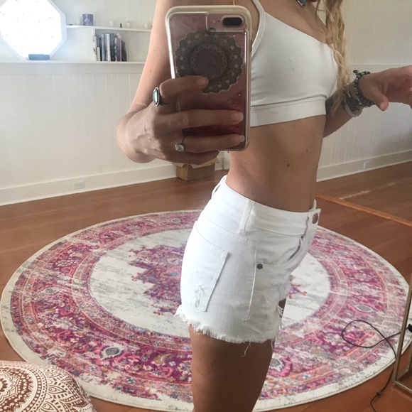 WHITE AMERICAN EAGLE SHORTS - Picture 3 of 7